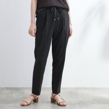 キレイも動きやすさも　美脚見えハイパーストレッチパンツ