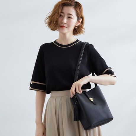 [^ԁF76904031]yfUCztgxgfUC̏c^tHV_[obOBRpNgȂAO̎[Ɛ^񒆂̓t@Xi[t[ŉו̕ʂ₷łBtgxgŒɂ݌vɂĂ܂BTChɂ̓^bZ`[tĂ܂B{qwďC̐lԍHwɊÂĊ悵Ă鏤iłBydlzE|PbgF~1 O~1Ɩ̊֌WɂAۂFČꍇ܂B܂Ap\REX}[gtHȂǂ̊ɂA኱iƉ摜̃J[قȂꍇ܂By25SSzy25AWzd:385g(TvTCY)