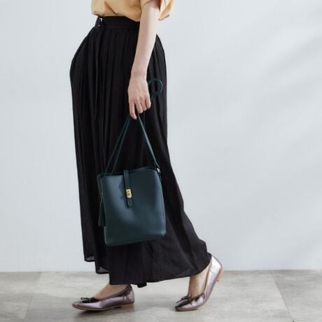 [^ԁF76904031]yfUCztgxgfUC̏c^tHV_[obOBRpNgȂAO̎[Ɛ^񒆂̓t@Xi[t[ŉו̕ʂ₷łBtgxgŒɂ݌vɂĂ܂BTChɂ̓^bZ`[tĂ܂B{qwďC̐lԍHwɊÂĊ悵Ă鏤iłBydlzE|PbgF~1 O~1Ɩ̊֌WɂAۂFČꍇ܂B܂Ap\REX}[gtHȂǂ̊ɂA኱iƉ摜̃J[قȂꍇ܂By25SSzy25AWzd:385g(TvTCY)