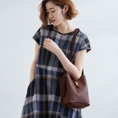 [^ԁF76904031]yfUCztgxgfUC̏c^tHV_[obOBRpNgȂAO̎[Ɛ^񒆂̓t@Xi[t[ŉו̕ʂ₷łBtgxgŒɂ݌vɂĂ܂BTChɂ̓^bZ`[tĂ܂B{qwďC̐lԍHwɊÂĊ悵Ă鏤iłBydlzE|PbgF~1 O~1Ɩ̊֌WɂAۂFČꍇ܂B܂Ap\REX}[gtHȂǂ̊ɂA኱iƉ摜̃J[قȂꍇ܂By25SSzy25AWzd:385g(TvTCY)