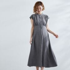 ウエスト高見えでスタイルアップ　上品スタンドカラーシャツワンピース
