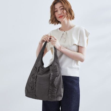 [^ԁF76904034]yfUCzcC̃ttF~jȃg[gobOBHfނgpĂ̂ŏ̉JłSłB|₷nh̒ƃTCh̃zbNŌ`̕ωy߂܂Bnh̑yʑfނł}`Aו̑ɃIXXłBo|ɂdɂgig[głBydlzE|PbgF~3EA4TCY[Ɩ̊֌WɂAۂFČꍇ܂B܂Ap\REX}[gtHȂǂ̊ɂA኱iƉ摜̃J[قȂꍇ܂By25AWzd:240g(TvTCY)