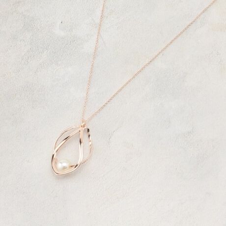 [^ԁF76984020]ꂽfUC̃cCXglbNXByfUCziȃtFCNp[Aj[NȃcCXgt[̒ɋP܂B^t[Ń|CgɂȂ̂ŁAy₩Ȉۂ^AǂȃR[fBl[gɂނ̃lbNX́AJWAȃV[ʂȓ܂ŕLBS[hEVo[EsNVo[3FÎׂŁACX^Cɍ킹Ăy݂܂BƖ̊֌WɂAۂFČꍇ܂B܂Ap\REX}[gtHȂǂ̊ɂA኱iƉ摜̃J[قȂꍇ܂By25AWz