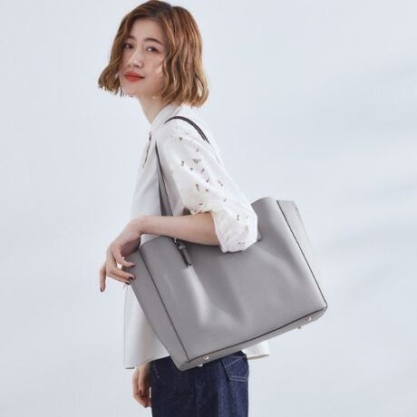 [^ԁF76904017]yfUCzgroveԐlCICX^Live悩琶܂ꂽ@\g[gɎg₷i܂BA4TCYۂ@\IȌyʐ݌vB|Pbg[A߂̌|₷nhɁAiȃ^p[ctďiɎdグ܂B͓|PbgɌȂǂtDJACX^AP[gł𒸂ybg{g[|Pbg܂B{̂̓t@Xi[tȂ̂ŒȂĈSłB{qwďC̐lԍHwĊ悵iłB573E512J[̓TChzFɂȂĂ܂BydlzE|PbgF~6EA4TCY[Ɩ̊֌WɂAۂFČꍇ܂B܂Ap\REX}[gtHȂǂ̊ɂA኱iƉ摜̃J[قȂꍇ܂By25AWzd:670g(TvTCY)