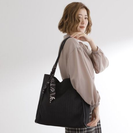 [^ԁF76904071]yfUCz_炩vɃv[cH{fނ̃g[gobOBA4TCYcɓ邽ՂeʂŁAigdłł܂BJ̓}OlbgĂAnh͒߂Ō|₷TCYłBtŃXJ[ttĂ܂BydlzE|PbgF~3EA4TCY[Ɩ̊֌WɂAۂFČꍇ܂B܂Ap\REX}[gtHȂǂ̊ɂA኱iƉ摜̃J[قȂꍇ܂Bd:570g(TvTCY)