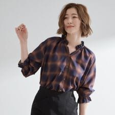 シャーリングボリュームブラウス