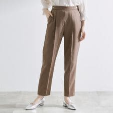 グローブ(grove)の【洗える美脚ラインキープ】テーパードパンツ