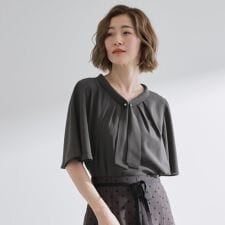 【お仕事二の腕カバー】パール調使いが華やか 上品ボウタイブラウス