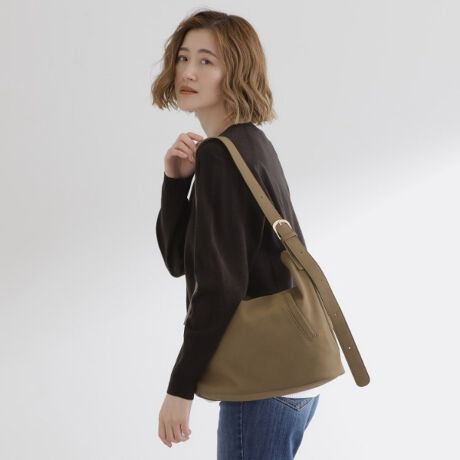 [^ԁF76904061]yfUCzVvfUCŕig͂Adɂ􂷂邽Ղeʂ̃ChV_[obOBV_[߂Ōւ̕SȂAוĂSłBtg̃|PbgfUC|CgłB443E450̓}bgȃXG[hvgpB019͌̂X[XvBydlzE|PbgFO~1 ~3 {gz_[~1EA4TCY[Ɩ̊֌WɂAۂFČꍇ܂B܂Ap\REX}[gtHȂǂ̊ɂA኱iƉ摜̃J[قȂꍇ܂Bd:495g(TvTCY)