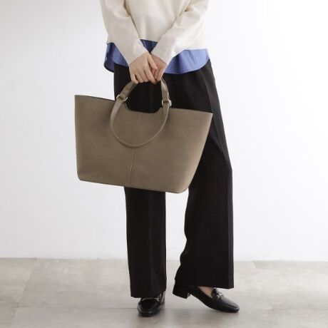 [^ԁF76904054]yfUCzA4TCYۂ[łAdɂ􂷂_unhg[gobOB{̂̓XG[h̍vfނɁAnh̓X[X̍ṽRrB|₷nhƎ莝ȒZnhŎgłAX^COV[ɍ킹ăAWł܂BydlzE|PbgFO~1 ~3EA4TCY[Ɩ̊֌WɂAۂFČꍇ܂B܂Ap\REX}[gtHȂǂ̊ɂA኱iƉ摜̃J[قȂꍇ܂Bd:550g(TvTCY)