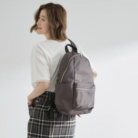 [^ԁF76904065]yfUCzCX^̃AP[gɁA݂Ȃ̂悵lC̝bNj[A܂B܂ł̎g₷@\͂͂̂܂܂ɁAV_[J[ut痎ɂ܂BbNOɁAwʂ̖{̒|PbgEŎo₷ɏC܂BńARۖhL̋@\tłBwʂƃV_[ɃNbVꕉSyB̔wʑɂ̓^ubgA4TCY[\B|Pbg[̋@\ՂłBtgɂB|PbgAMdîɕ֗łBO|PbgɂȂcJtĂ̂ŌȂǂ܂BydlzE|PbgFO~4 ~6 {gz_[~1EA4TCY[̐íARۖhLHĂ܂B̌ʂ͉ivIł͂܂BƖ̊֌WɂAۂFČꍇ܂B܂Ap\REX}[gtHȂǂ̊ɂA኱iƉ摜̃J[قȂꍇ܂Bd:450g(TvTCY)