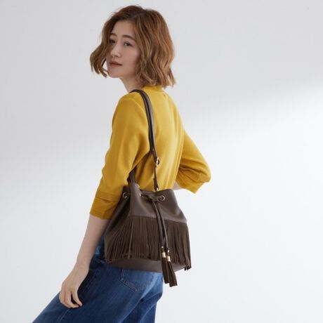 [^ԁF76904046]yfUCzNڂ̃XG[hfނ̃tWВV_[BtW͖{XG[hA{͍̂ṽRrfނłBВR̃^bZ̗hfUC|CgłBwʂɃt@Xi[t̃|PbgĂ܂BRpNgȂKvŒ̉ו͂[ł܂BydlzE|PbgF~2Ɩ̊֌WɂAۂFČꍇ܂B܂Ap\REX}[gtHȂǂ̊ɂA኱iƉ摜̃J[قȂꍇ܂By25AWzd:495g(TvTCY)