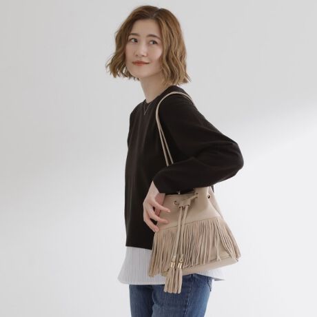 [^ԁF76904046]yfUCzNڂ̃XG[hfނ̃tWВV_[BtW͖{XG[hA{͍̂ṽRrfނłBВR̃^bZ̗hfUC|CgłBwʂɃt@Xi[t̃|PbgĂ܂BRpNgȂKvŒ̉ו͂[ł܂BydlzE|PbgF~2Ɩ̊֌WɂAۂFČꍇ܂B܂Ap\REX}[gtHȂǂ̊ɂA኱iƉ摜̃J[قȂꍇ܂By25AWzd:495g(TvTCY)