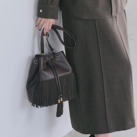 [^ԁF76904046]yfUCzNڂ̃XG[hfނ̃tWВV_[BtW͖{XG[hA{͍̂ṽRrfނłBВR̃^bZ̗hfUC|CgłBwʂɃt@Xi[t̃|PbgĂ܂BRpNgȂKvŒ̉ו͂[ł܂BydlzE|PbgF~2Ɩ̊֌WɂAۂFČꍇ܂B܂Ap\REX}[gtHȂǂ̊ɂA኱iƉ摜̃J[قȂꍇ܂By25AWzd:495g(TvTCY)