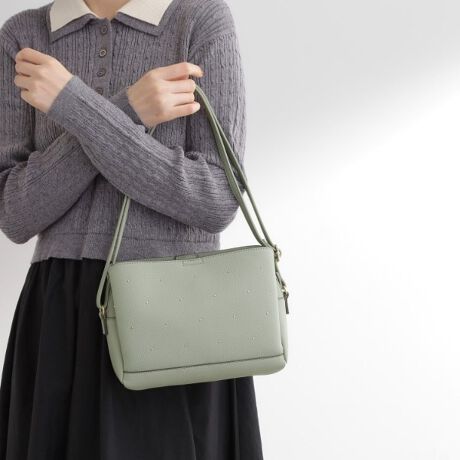 [^ԁF76904077]yfUCztg̏X^bYhbĝ悤ɔztF~jV_[obOBvgpĂ܂B{̐^񒆂́At@Xi[t[ŒȂ̂ŋMdi̎[ɕ֗łBO͓₷}Olbgt̎[BRpNgȂ番ʎ[₷łBydlzE|PbgȂƖ̊֌WɂAۂFČꍇ܂B܂Ap\REX}[gtHȂǂ̊ɂA኱iƉ摜̃J[قȂꍇ܂By25AWzd:300g(TvTCY)