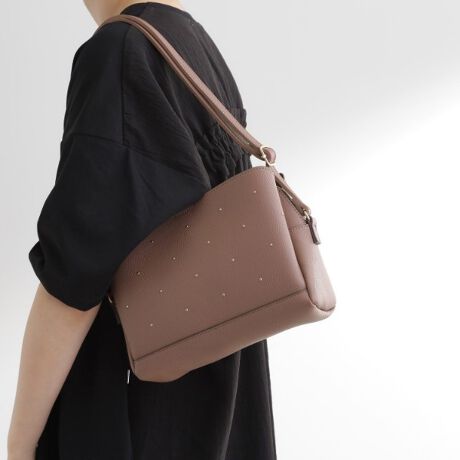 [^ԁF76904077]yfUCztg̏X^bYhbĝ悤ɔztF~jV_[obOBvgpĂ܂B{̐^񒆂́At@Xi[t[ŒȂ̂ŋMdi̎[ɕ֗łBO͓₷}Olbgt̎[BRpNgȂ番ʎ[₷łBydlzE|PbgȂƖ̊֌WɂAۂFČꍇ܂B܂Ap\REX}[gtHȂǂ̊ɂA኱iƉ摜̃J[قȂꍇ܂By25AWzd:300g(TvTCY)