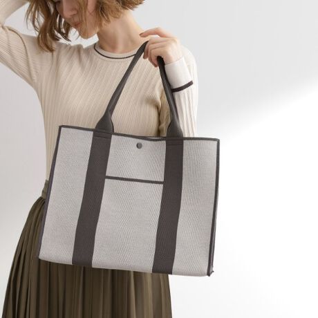 [^ԁF76904069]yfUCzXNGAtH̃jbgg[gA4TCYoꂵ܂B_炩yʂŎ₷AA4TCY傫łB̓Xibv{^tBIWĩIp[h⃉̑fނ|CgłBydlzE|PbgȂEA4TCY[Ɩ̊֌WɂAۂFČꍇ܂B܂Ap\REX}[gtHȂǂ̊ɂA኱iƉ摜̃J[قȂꍇ܂By25AWzd:385g(TvTCY)