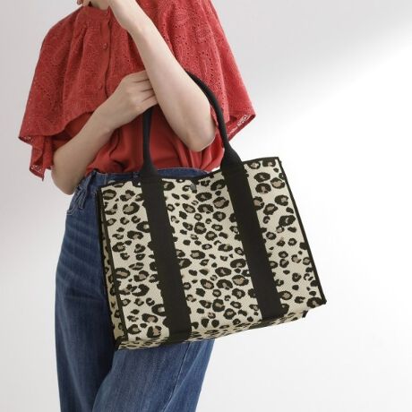 [^ԁF76904069]yfUCzXNGAtH̃jbgg[gA4TCYoꂵ܂B_炩yʂŎ₷AA4TCY傫łB̓Xibv{^tBIWĩIp[h⃉̑fނ|CgłBydlzE|PbgȂEA4TCY[Ɩ̊֌WɂAۂFČꍇ܂B܂Ap\REX}[gtHȂǂ̊ɂA኱iƉ摜̃J[قȂꍇ܂By25AWzd:385g(TvTCY)