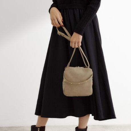 [^ԁF76904078]yfUCzXNGAtH̃VvV_[obOBgĥXG[h̍gpĂ܂B{̐^񒆂̓t@Xi[[AO̓|PbgɂȂו̎dɕ֗łBV[gVV_[̃ngN炵|CgBOV_[Ƃ̎gł2WAYłBydlzE|PbgF~2Ɩ̊֌WɂAۂFČꍇ܂B܂Ap\REX}[gtHȂǂ̊ɂA኱iƉ摜̃J[قȂꍇ܂By25AWzd:355g(TvTCY)