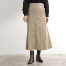 しっとりスエードで描くやわらかなマーメイドスカート