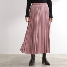 【石川梨華さん着用】すっきり見えて、やさしく揺れる。大人のスエードライクプリーツスカート