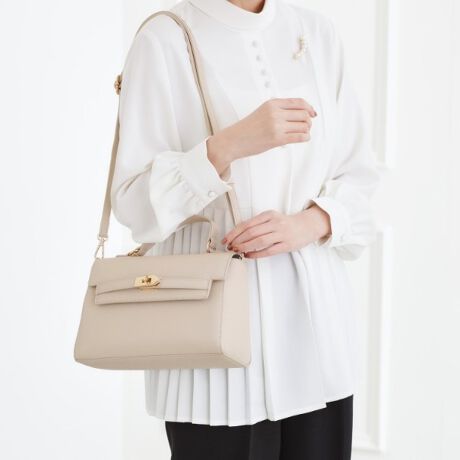 [^ԁF76905003]yfUCziȃtH̃RpNgV_[obOłBgh̃gbvnhfUCɃtbvAxgi܂BV{̂鍇vŃRpNgŃLĈŁAoZj[łgĂ܂BO\ȃV_[xgtŌ|ł2WAYdlłBzTCYłBydlzE|PbgF~2Ɩ̊֌WɂAۂFČꍇ܂B܂Ap\REX}[gtHȂǂ̊ɂA኱iƉ摜̃J[قȂꍇ܂By25AWzy26SSzd:510g(TvTCY)