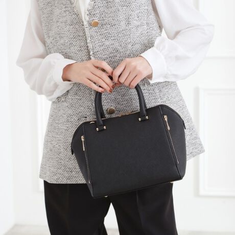 [^ԁF76905004]yfUCzdZj[łg邵tHƑfފiȁAGɎ܂TCYlC̃g[gobOBnhɃ^fUCƃtg|Pbg̏cC̃^t@Xi[|CgłBOʂ̃|Pbgł͂ȂAo₷wʃ|PbgtĂ܂BVvō킹₷ŃZjʋ΂₨oIItgfUCłB|oO\V_[xgt2WAYBydlzE|PbgFO~2 ~2Ɩ̊֌WɂAۂFČꍇ܂B܂Ap\REX}[gtHȂǂ̊ɂA኱iƉ摜̃J[قȂꍇ܂By25AWzy26SSzd:530g(TvTCY)