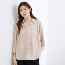 【貴島明日香さん着用・洗える】チャーム付きマルチWAYボウタイブラウス