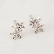 メタルフラワーパール調ピアス