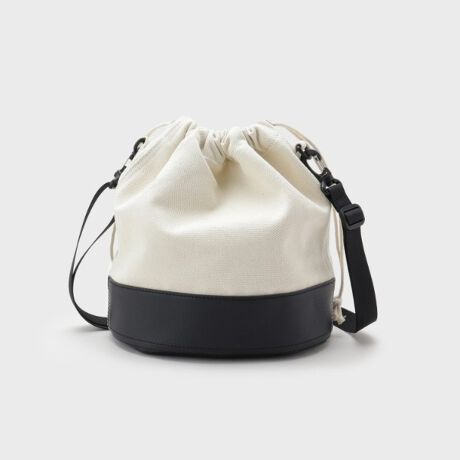 [^ԁF61602117]yfUC|CgzvȃLoXfނgpGgh̋ВobOBƂ{fBbouoH{Ă̂ŁAfC[[Xɂ҂IВŊJȒPɂł̂ŁATbƎo₷Bt̃XgbvtăV_[ƂĂg2WAYdlBɂ͏[ł|PbgtBꕔ̓LoXfނɉf鍇vgpA肰Ȃ|CgɁBVvŃRpNgȃfUCȂ̂ŃjZbNXłgobOłBydlzE|PbgȂbouoi{EIjƂ͝uhvH{ꂽACeV[Ý̖BڂJnJ`ȂǂŐ@ŉ𗎂ƂƂł̂ŁAYɂg܂Bƒ̈ʓIȐe̐Hiɂ͑ΉĂ܂AI[uȂǂ̐ẻɂ͌ʂ܂BP`bv}l[YȂǂ̐HíA@ɂĉꂪc\܂B̌ʂ͉ivIȂ̂ł͂ȂA܂̋@\͉ivł͂܂BƖ̊֌WɂAۂFČꍇ܂B܂Ap\REX}[gtHȂǂ̊ɂA኱iƉ摜̃J[قȂꍇ܂Bd:210g(TvTCY)