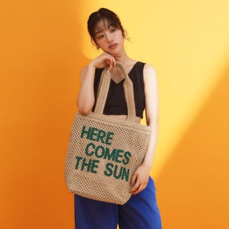 [^ԁF04003100]yfUCzTKhJłՂՂS炵Gރg[gobÓAJWAłȂfUCłB傫߃TCYŁAՂƎ[ł邽߁Ag₨oɂpł܂B͒߂ɐ݌vĂAɂƂ̂ŁA^тyXłBt@Xi[ɂȂĂ邽߁A؂ȕƎ[łA܂͐nŕꂽn{ĂAS܂ByfށzGނgp̃g[gobÓAi`ȕByȂ|Cgz̎Gރg[gobÓAVvȃJWAX^C⃊][gX^Cɂ҂łBfj`mpƂǂAR[fBl[g̃ANZgƂĊ􂵂܂B܂As[XXJ[gƍ킹ĂAtF~jȕ͋CyނƂ\łBx̂oVbsOɌȂAg̗ǂACełBydlzE|PbgF~1EA4t@C[Ɩ̊֌WɂAۂFČꍇ܂B܂Ap\REX}[gtHȂǂ̊ɂA኱iƉ摜̃J[قȂꍇ܂Bd:290g