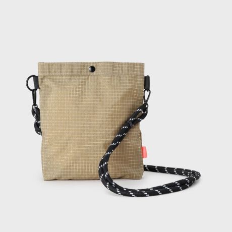 [^ԁF61602122]yfUCzE[vg̏c^TRbVBEghȃbvXgbvfނAR[fBl[gɗVѐSvX܂BERpNgȃtHȂ[͂Ap˔fUCłByfށzEɋAyɂꂪł邽ߒpł܂BEyʂłȂ狭xA^тɂKȎgSnłByȂ|CgzEjZbNXȃfUĆA␫ʂ킸LX^Cɂ҂łBEJWAȃfjX^Cɂ͂ALC߂ȃX^Cɂ}b`܂BydlzE|PbgF~1Ɩ̊֌WɂAۂFČꍇ܂B܂Ap\REX}[gtHȂǂ̊ɂA኱iƉ摜̃J[قȂꍇ܂Bd:135g(TvTCY)