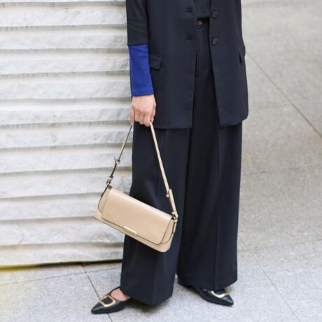 [^ԁF04064007]|Cg/ڍ׍ۂƃNVbN˔2^bNChpcłB琞ɌĂƂƗ郏ChVGbgŁA⍂߂̃EGXgʒuŋrʂBgbhȈۂ2^bNA90NナoCoX^C̈ۂōۂȂ܂Btg̓t@Xi[JdlŌ̓SAX}[g@\IȃfUCłBf/@\ǎȑfނgpA₷Ƒϋv˔łBpcŜƂC`߁ArWlXV[ɂӂ킵AƂƊo܂B߃X^CO XEFbgXj[J[ŃJWA_EĂT}ɂȂALV[Ŋ􂵂܂B 040-24002̃WƂ̃ZbgAbv̒ȂAPiŃVvȃVcuEXƍ킹邱ƂŁAItBXtH[}ȃV[ɍœKBʂȒȂy߂AǎȃrWlXpcłBydlzE|PbgF~2 i_~[j~2EOt@Xi[EEGXgSEnȂƖ̊֌WɂAۂFČꍇ܂B܂Ap\REX}[gtHȂǂ̊ɂA኱iƉ摜̃J[قȂꍇ܂B