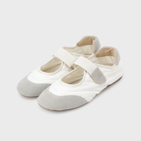 [^ԁF04004200]yfUCzgh̃XgbvXj[J[́AɂƂ芴ۂoꑫłBVvȃfUCȂAXgbvANZgƂȂX^CbVĂĂ܂BꂽVGbǵA܂܂ȃJWAX^CɃ}b`邽߁AfC[X^Cɏd󂷂ACełByfށzyʂŏ_炩fފByȂ|Cgz̃XgbvXj[J[́AChpcⒷ߂̃XJ[gƍ킹đlJWAȃX^CyނƂł܂B܂An[tpcv[cXJ[gɃ\bNX킹Ńvbs[ŃgĥX^CO߂łBVvTVcJbg\[킹āAox̃W[ɂ҂̈ꑫłBƖ̊֌WɂAۂFČꍇ܂B܂Ap\REX}[gtHȂǂ̊ɂA኱iƉ摜̃J[قȂꍇ܂Bd45(24.5cm):Б160g