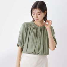 サテンギャザー5分袖ブラウス
