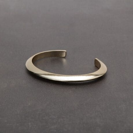 [^ԁF61604904]|Cg^ڍ׃VvȂ݊̂gCAO^ɃfUCꂽVo[oOBlCeBuAJWG[ł͒Ԃ̃gCAOiOp`jp^[̗pBoƂłiɎdグĂ܂B唻ő݊̂VGbǵAVvȃgbvXƂ̑ǂAR[fBl[g̃ANZgɁBfUC̃OiiԁF616|04903jƂ̍킹t߂łBƖ̊֌WɂAۂFČꍇ܂B܂Ap\REX}[gtHȂǂ̊ɂA኱iƉ摜̃J[قȂꍇ܂B