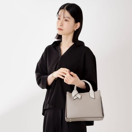 [^ԁF04004111]nhƖ{̂zFɂȂ~h^BAGnh̕ЕmbggpɂȂĂƂ낪BVvȒɏiȃX^Cy߂܂B}`AԂȂeʃ^bvȎ[́BV_[xgĂA2WAYŎgpĂ܂BydlzE|PbgF~2Ɩ̊֌WɂAۂFČꍇ܂B܂Ap\REX}[gtHȂǂ̊ɂA኱iƉ摜̃J[قȂꍇ܂Bd:330g