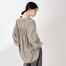 バックシャーリングブラウス