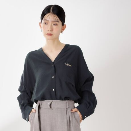 [^ԁF04084001]yfUCzCM[ŵ邢VGbg̃VcBXpre[WfނgpAXeBbNȃeNX`[VlbNVćAHɂ҂ȃtbVȈۂ^܂BƂ|PbgɎ{ꂽhJAVvȃVGbgɃANZgYAIŐꂽfUCɎdオĂ܂ByfށSnzǎXpBe[Wfނ́AXeBbNoȂSn悢_炩ƒ悢nBLŁAH̔G߂ɂKAꖇő݊ACełByȂ|CgzVvȂANZgVlbNVćAfj`mpAXJ[gȂǕL{gXƍ킹邱ƂŁAJWAɂLCڂɂR[fBl[g\B߂̃|PbgɎ{ꂽhJfBe[AľāAig͂AƂoItBXJWAɂ߂̈ꒅłBydlzE|PbgF~1Ɩ̊֌WɂAۂFČꍇ܂B܂Ap\REX}[gtHȂǂ̊ɂA኱iƉ摜̃J[قȂꍇ܂B