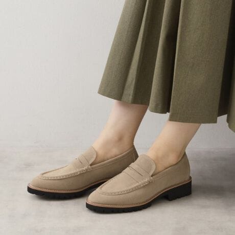 [^ԁF04004204]yfUCzNVJȈۂo[t@[́AXG[hfނƃU[ʖH̃A\[gBقȂ鎿̑gݍ킹AfUCɃ_ȃANZgAiŐꂽ͋Co܂Byfށdグz_炩ȃXG[hƌ򊴂ӂ郌U[ʖH̐▭ȃRgXgAɖLȕ\vXBJȖDƎdグɂAԗĂKȒpAϋvɂx񂾃[t@[ɎdオĂ܂ByȂ|CgzNVJȃfUĆAX[ce[[hpcƂ̑BItBXtH[}ȃV[͂AJWAȃX^Cɂ킹₷AǂȃV[łiグꂽoĂ܂BVvȃANZT[ƍ킹邱ƂŁAŜ̃R[fBl[gwꂽۂɂ܂Ƃ߂邱Ƃł܂BƖ̊֌WɂAۂFČꍇ܂B܂Ap\REX}[gtHȂǂ̊ɂA኱iƉ摜̃J[قȂꍇ܂Bd:45(24.5cm)Б250g