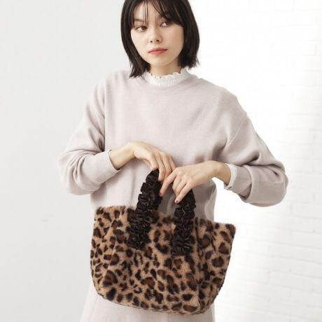 [^ԁF04004109]yfUCz炩tFCNt@[gpg[g^obÓAꂽtnhfBe[ŁA炵DȈۂo܂BVvȃg[gtHȂAt̃ANZgVѐSƏi𗼗A[̗͂ǂTCYœgɂ҂łByfށdグzǎȃtFCNt@[炩GǂAӂƂ͂łB蕔ɂt炢AfBe[ɂdオƂȂĂ܂B[ʂ[ĂAg̗ǂۗ܂ByJ[X^CO|CgzqEƖn̑S3FWJŁAD݂V[ɍ킹R[fBl[gy߂܂BJWAɂtH[}ɂ킹₷fUCȂ̂ŁÃANZgACe₨ôɂ߂łBydlzE|PbgF~2Ɩ̊֌WɂAۂFČꍇ܂B܂Ap\REX}[gtHȂǂ̊ɂA኱iƉ摜̃J[قȂꍇ܂Bd:275g