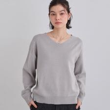 【すっきりシルエットが叶う】大人のためのVネックニット毛玉になりにくい静電気防止洗濯機OK