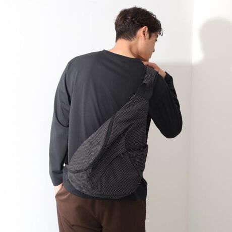 [^ԁF61604111]ghY2K̃fUCꂽV_[obOBĝɃtBbg₷gCAO^̃VGbg̗pAig玩]Ԓʋ΂ȂǃANeBuȃV[ɂ₷BobNtւčEǂ瑤łgp\IOɃybg{gz_[AXgbvɃX}z|PbgĂAp܂ܕ̏oꂪ₷̂|Cg!ydlzE|PbgF~1 O~2 V_[xg~1Ɩ̊֌WɂAۂFČꍇ܂B܂Ap\REX}[gtHȂǂ̊ɂA኱iƉ摜̃J[قȂꍇ܂Bd:220g