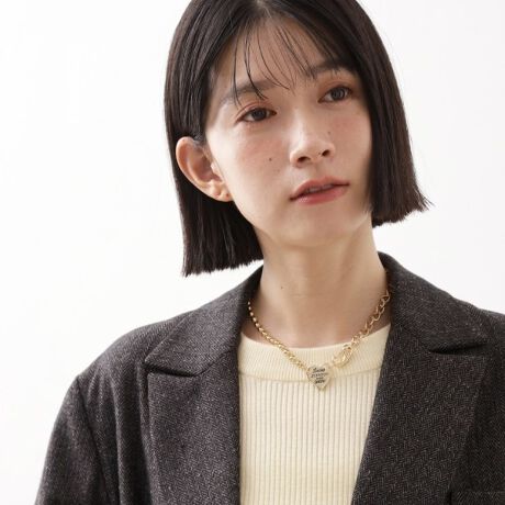 [^ԁF04004325]yfUCfBe[zn[gɍ󂪂ꂽ`[tL[gȃANZgƂȂlbNXłB2ނ̃`F[gݍ킹AVg[fUCAIœ̂郉CoA_ő݊܂By߃|CgzEn[g`[t̍󂪂肰ȂA킢炵Əi𗼗BEAVg[ȃ`F[gݍ킹ɂAVvȃX^CɃANZgvXBEPiłÃANZT[ƃC[hĂALV[ől̃JWAtH[}ɂ킹₷ACełBƖ̊֌WɂAۂFČꍇ܂B܂Ap\REX}[gtHȂǂ̊ɂA኱iƉ摜̃J[قȂꍇ܂B