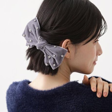 [^ԁF04004321]yfUCzxAfނ̑傫ڃ{ɁA؂₩ȃrW[ob^́Aڂ̃CpNgƏi𗼗ANZT[łBԂȃ{݊ArW[̋P炵Ɖ؂₩vXByfށdグz_炩iȃxAfނAƂƂGƗDȌ򊴂oBrW[͒JɂAꂽdオĂ܂BϋvɂxŁAۂACełByȂ|Cgz̃ob^́A܂Ƃߔ|j[e[ATChɗX^CȂǁAlXȃwAX^Cɍ킹₷AV[킸l̏̃X^Cɉ؂₩܂BVvȃR[fBl[gɃANZgƂĎ邾ŁAŜ̈ۂwiɎdオ邽߁Aigp[eB[܂ŕLV[Ŋ􂵂܂BƖ̊֌WɂAۂFČꍇ܂B܂Ap\REX}[gtHȂǂ̊ɂA኱iƉ摜̃J[قȂꍇ܂B