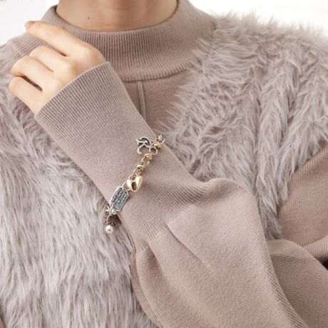 [^ԁF04004323]yfUCRZvgz܂܂ȃ`[ӂ񂾂ɂꂽuXbǵA킢ă|bvȈۂ͂łB`[̃fBe[VѐShA肰ȂoBVvȒɂ؂₩ۗAANZg̍ACełByJ[WJzS[hƁAN[Ȉۂ̃R[h~Vo[2FWJŁAD݂̃X^Cɍ킹R[fBl[g\Bǂiƃ|bvȖ͂𕹂ĂAV[I΂płfUCɎdオĂ܂BypV[߃|CgzVvȘrv⑼̃ANZT[ƍ킹邾ŁA茳ɉ؂₩ȃANZgAJWAp[eB[V[܂ŁA܂܂ȃV[Ŋ􂵂܂BĂ鑶݊AȂ̃R[fBl[gNAbvACełBƖ̊֌WɂAۂFČꍇ܂B܂Ap\REX}[gtHȂǂ̊ɂA኱iƉ摜̃J[قȂꍇ܂B