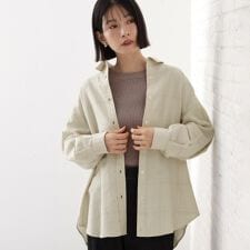 インしてる風にも着られるチェックシャツ