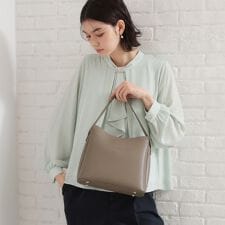 ロゴベルトレザー調ミドルバッグ