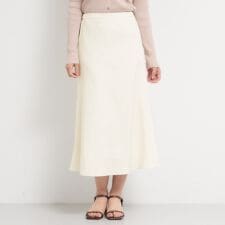 サテンフレアスカート