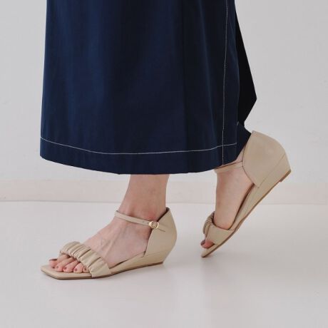 [^ԁFC7122013]t̗lȃMU[xgfUCiȈہIEFbW\[ň芴肫ꂢ߃ANXgbvT_yfUCzEXNGAgD̃ANXgbvT_E悢3cmq[EEFbW\[Ȃ̂ň芴܂BEANXgbvő񂪌Œ肳̂ŕ₷EAbp[xg̓MU[fUCA悭ptB[̂fUCEꂢ߂ȈۂŁAfC[Ɋ􂷂1EƂBfUCȂ̂ŁAʋ΂Ȃǂ̂ꂢ߃X^CɂtBbgE\bNXƍ킹R[f߂ŁAONOFF킸g₷ACeyfށzĉX[X̍vgpB~ɂ͒ᔽNbV~Ă₷łBƖ̊֌WɂAۂFČꍇ܂B܂Ap\REX}[gtHȂǂ̊ɂA኱iƉ摜̃J[قȂꍇ܂Bd:03(24.0~24.5cm)Б190g